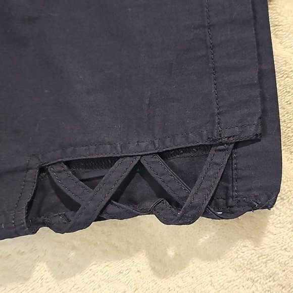NWOT FRESH Capri Cargo Pants in Navy w Elastic Waist. SIZE 16. - Picture 2 of 8